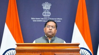 दिल्ली होटल अग्निकांड में 13 विदेशी नागरिकों की मौत, दूतावासों के संपर्क में विदेश मंत्रालय
