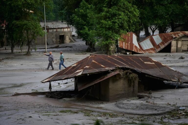 नेपाल में फ्लैश फ्लड से भीषण तबाही, मौतों का आंकड़ा 350 के पार; 288 भारतीय अब भी लापता