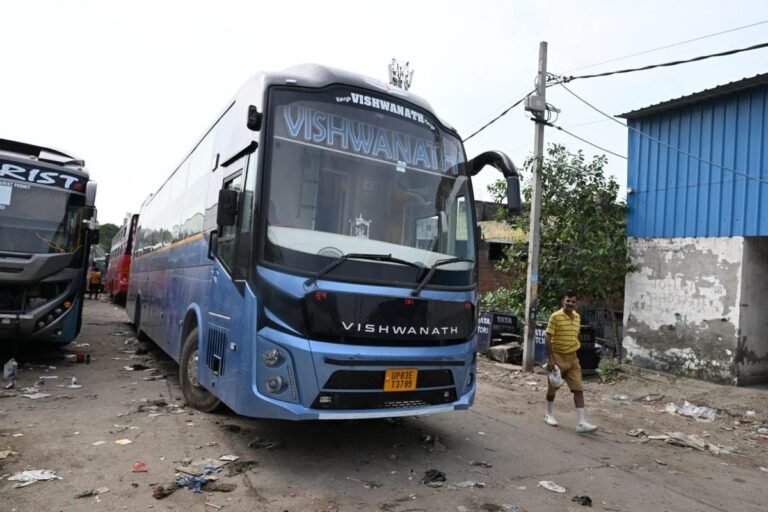नाबालिग छात्रा से चलती स्लीपर बस में गैंगरेप, ड्राइवर-कंडक्टर गिरफ्तार